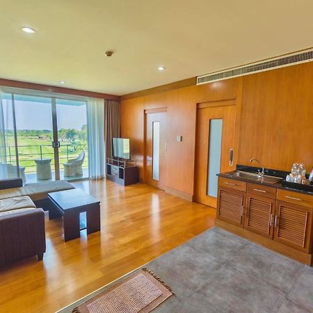 Uniland Golf & Resort Nakhon Pathom Exterior photo