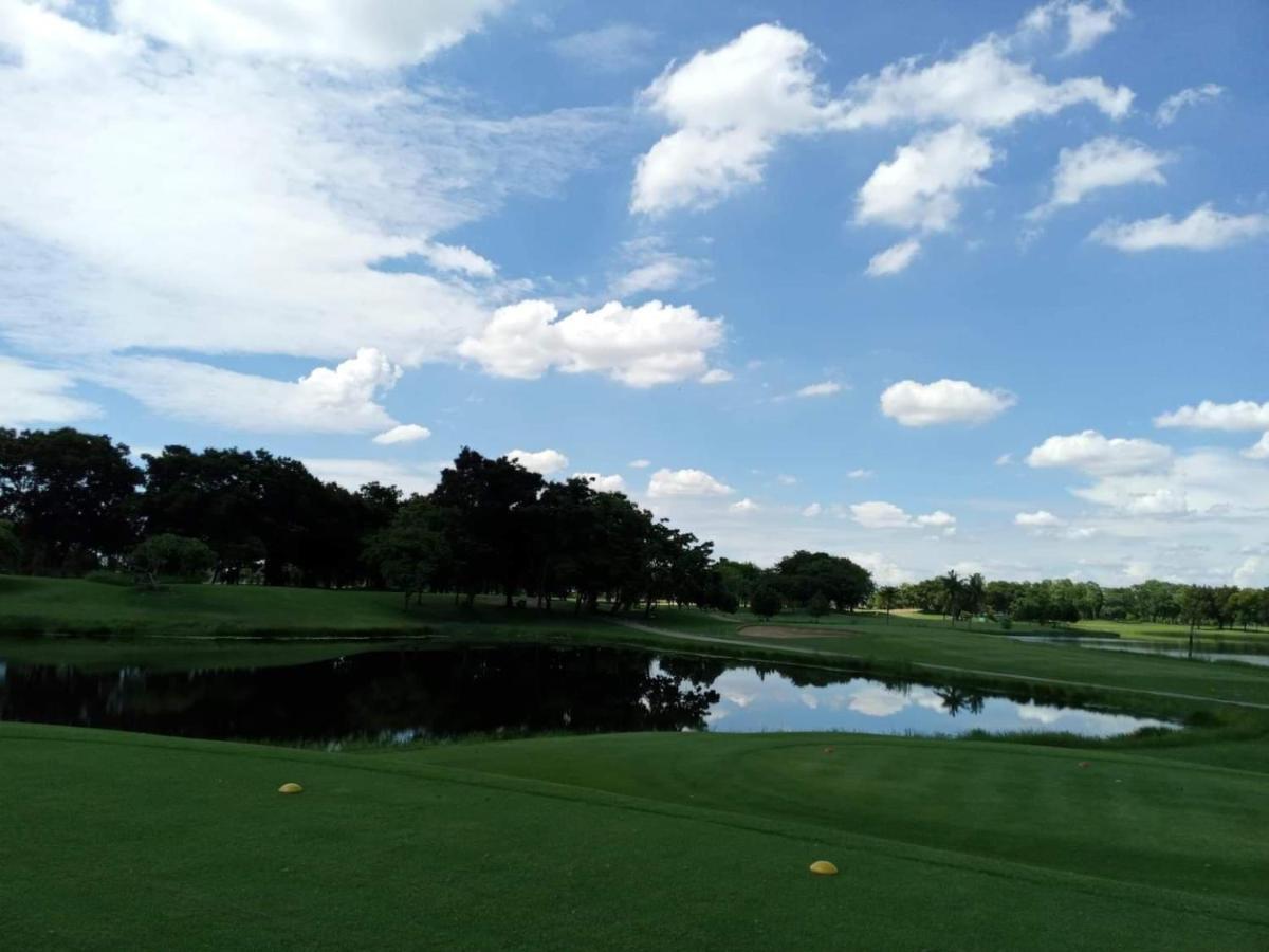 Uniland Golf & Resort Nakhon Pathom Exterior photo
