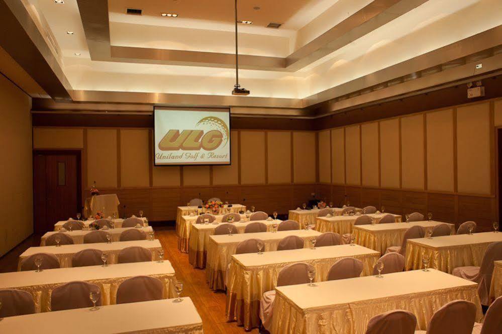 Uniland Golf & Resort Nakhon Pathom Exterior photo