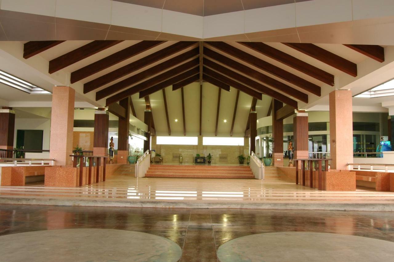 Uniland Golf & Resort Nakhon Pathom Exterior photo